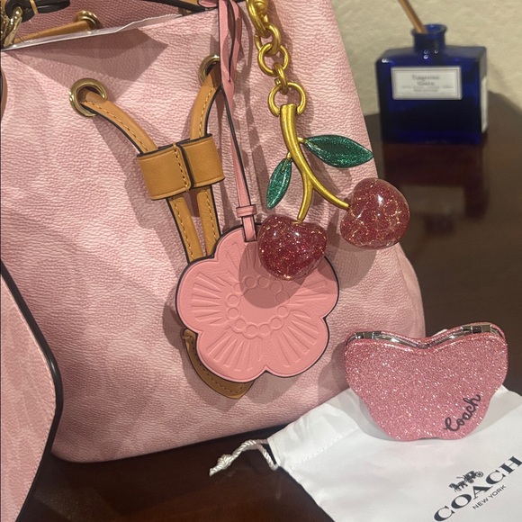 Pink powder Rowan bucket bag - Picture 4 of 7